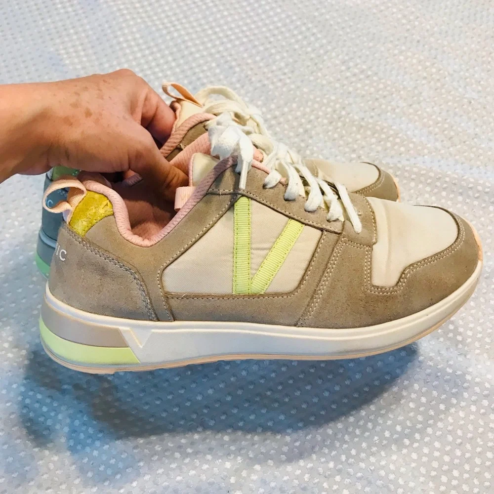 Vionic‎ sneakers